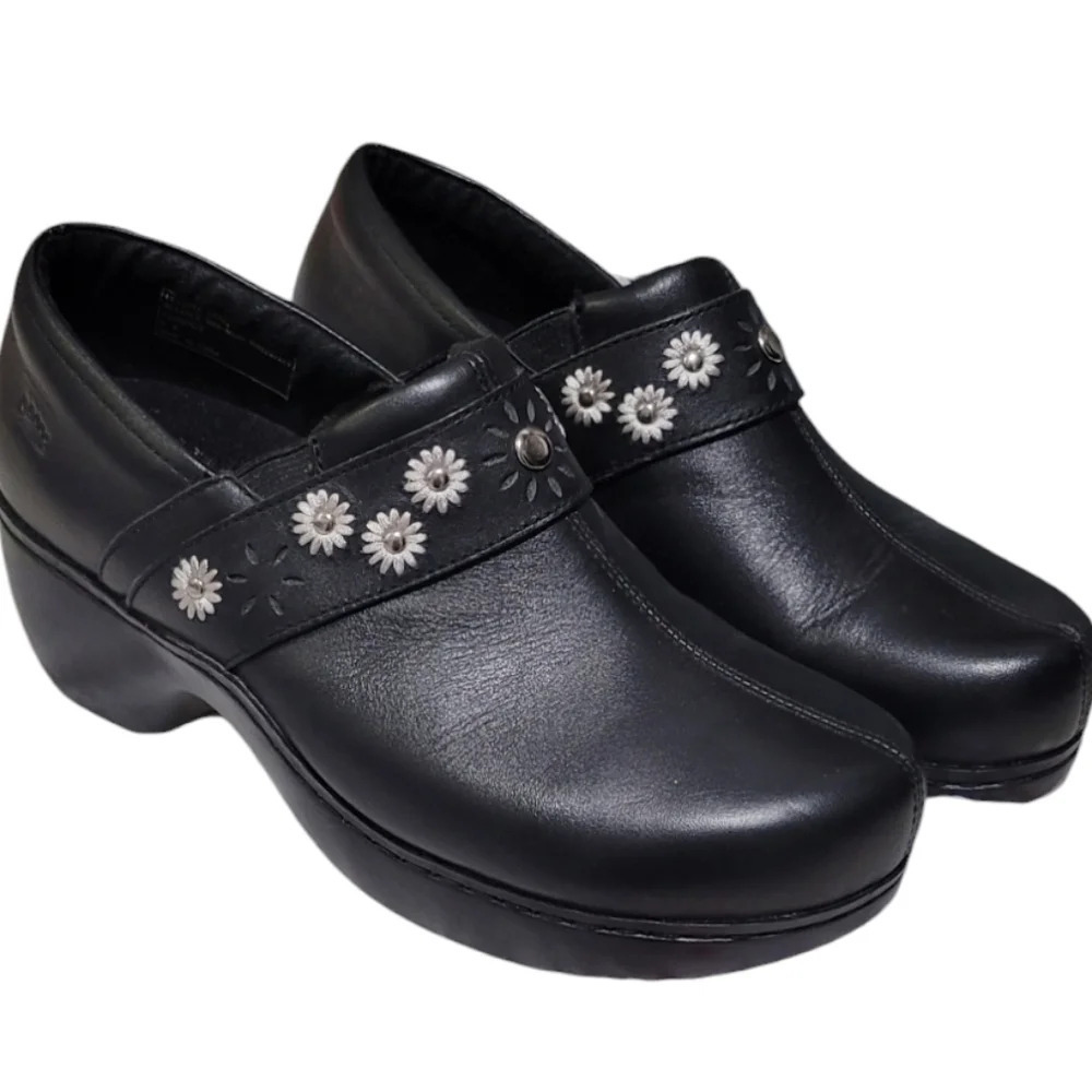 Spring Step Black flower clogs